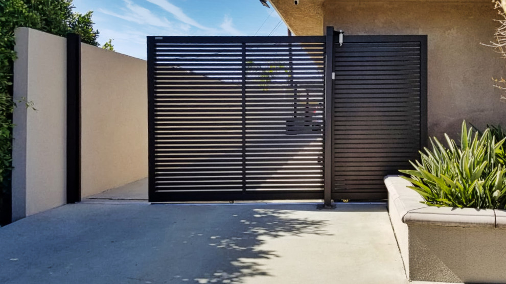Mountain California Low Maintenance Contemporary Style Sliding Gate ...