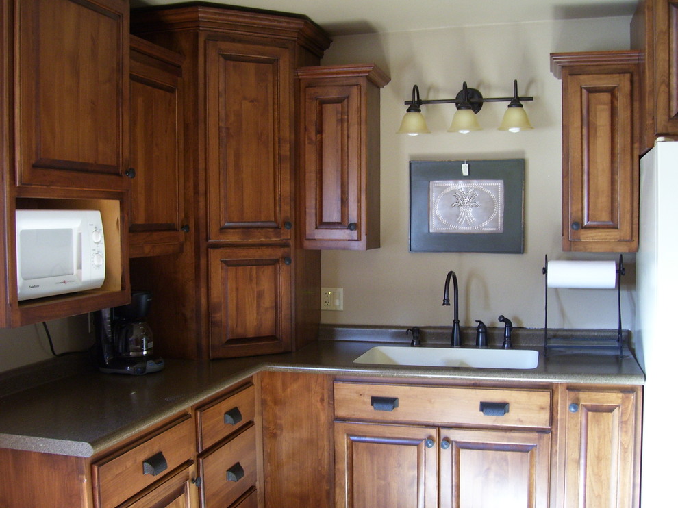 Mountain style kitchen photo in Cedar Rapids
