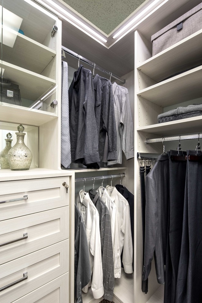 Inspiration for a large contemporary gender-neutral walk-in wardrobe in San Francisco with shaker cabinets, light wood cabinets and carpet.