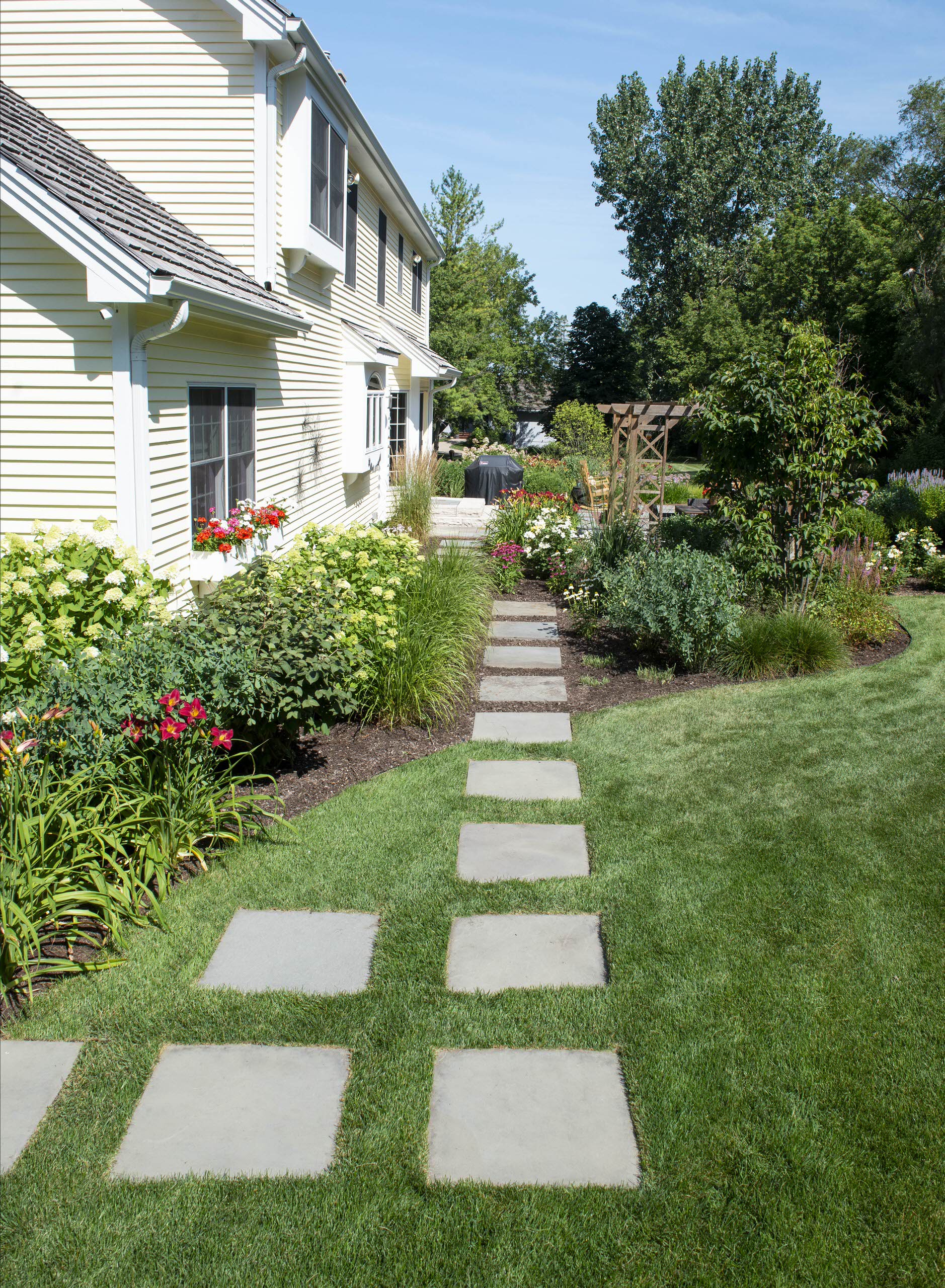 Farmhouse Stepping Stone Path - Hawthorn Woods, IL