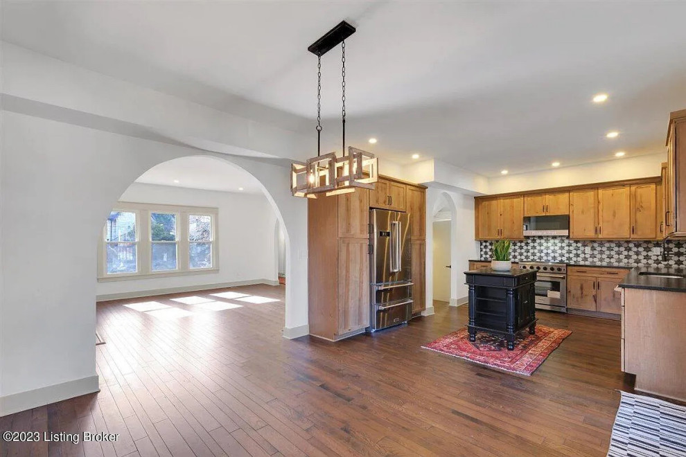 Kitchen - mid-sized transitional l-shaped medium tone wood floor kitchen idea with an undermount sink, shaker cabinets, light wood cabinets and an island