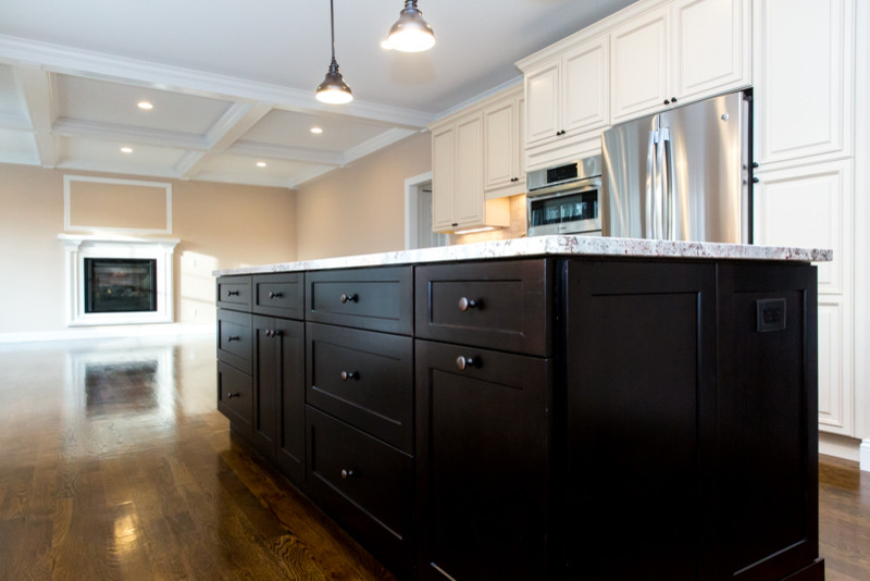 Transitional kitchen photo in Bridgeport