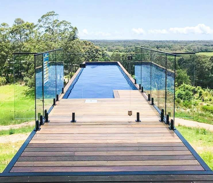Transitional pool photo in Calgary
