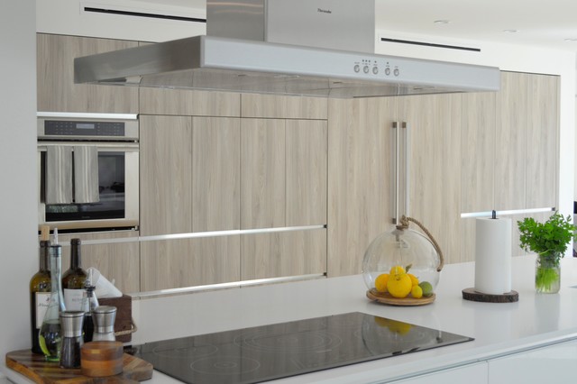 Bright Modern contemporary-kitchen