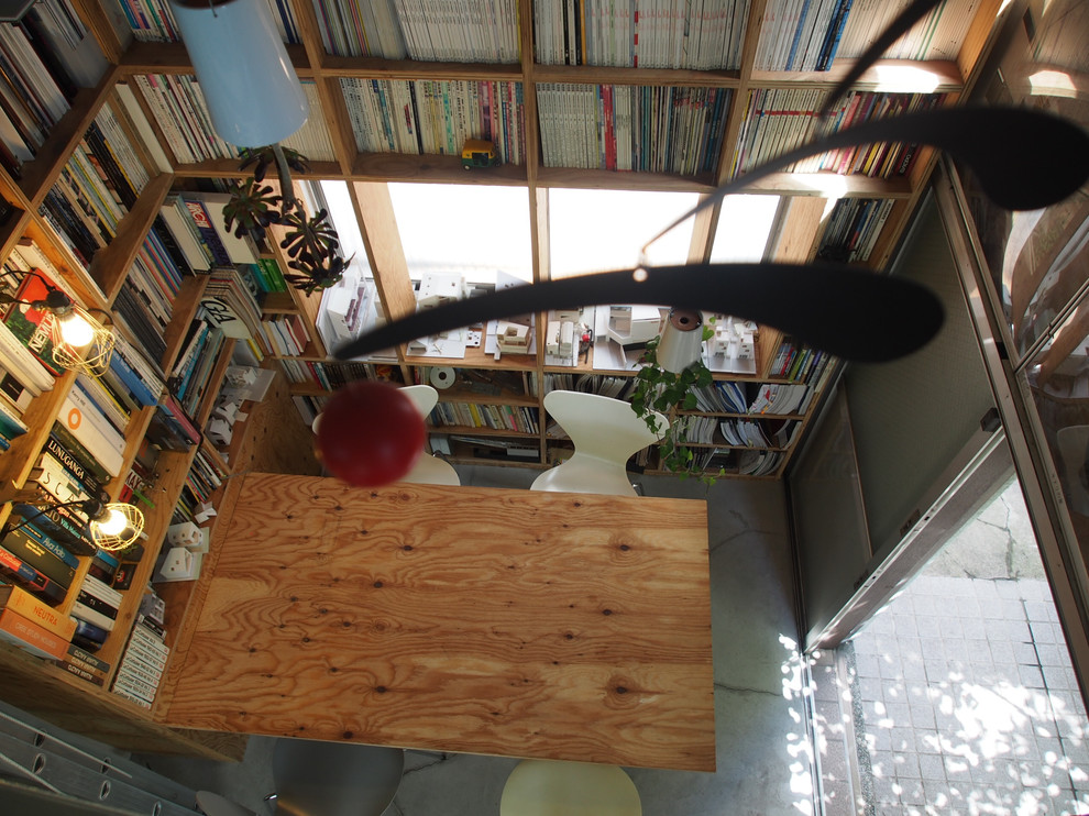 東京23区にあるエクレクティックスタイルのおしゃれなホームオフィス・書斎の写真