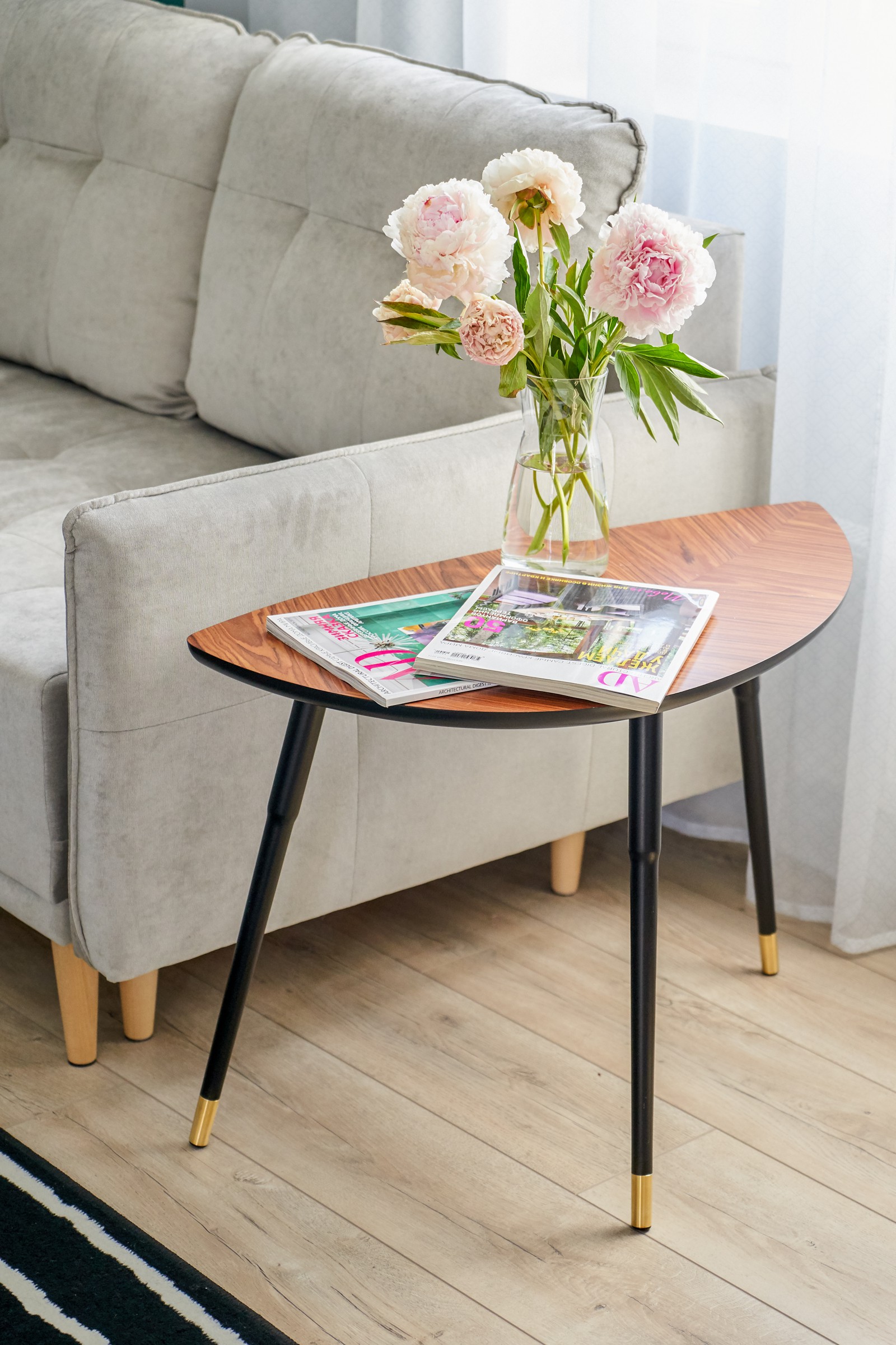 На берегу лесного ручья