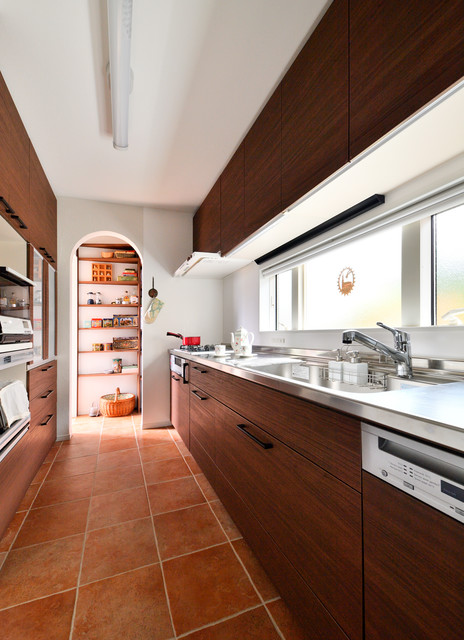 間取りを見直してくつろぎの空間へ ヨーロピアンクラシカルな住まい(一戸建て) contemporaneo-cucina