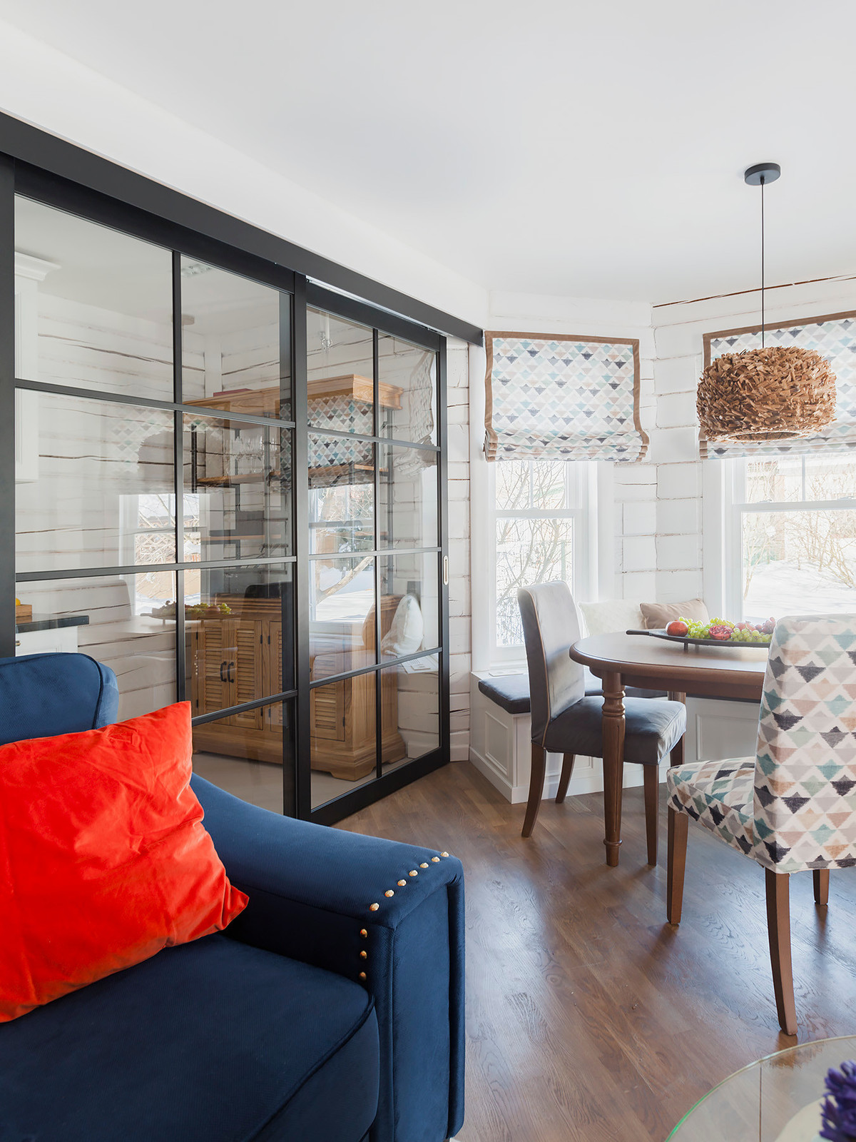 Гостиная под готовой крышей