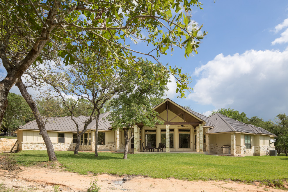 Home design - rustic home design idea in Austin