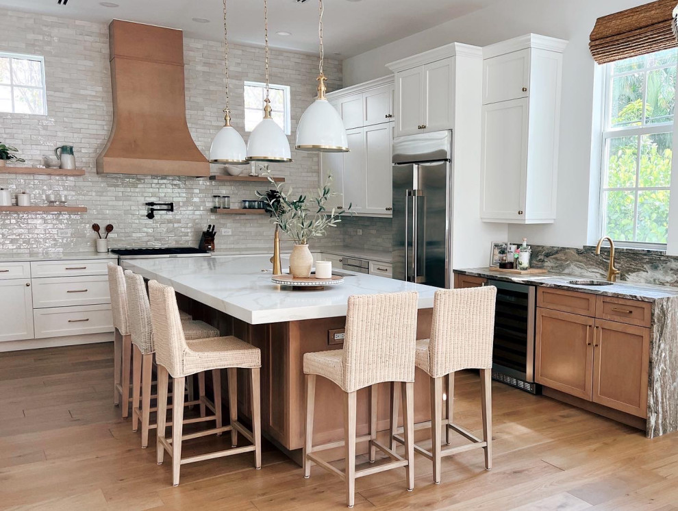 Kitchen - transitional kitchen idea in Miami