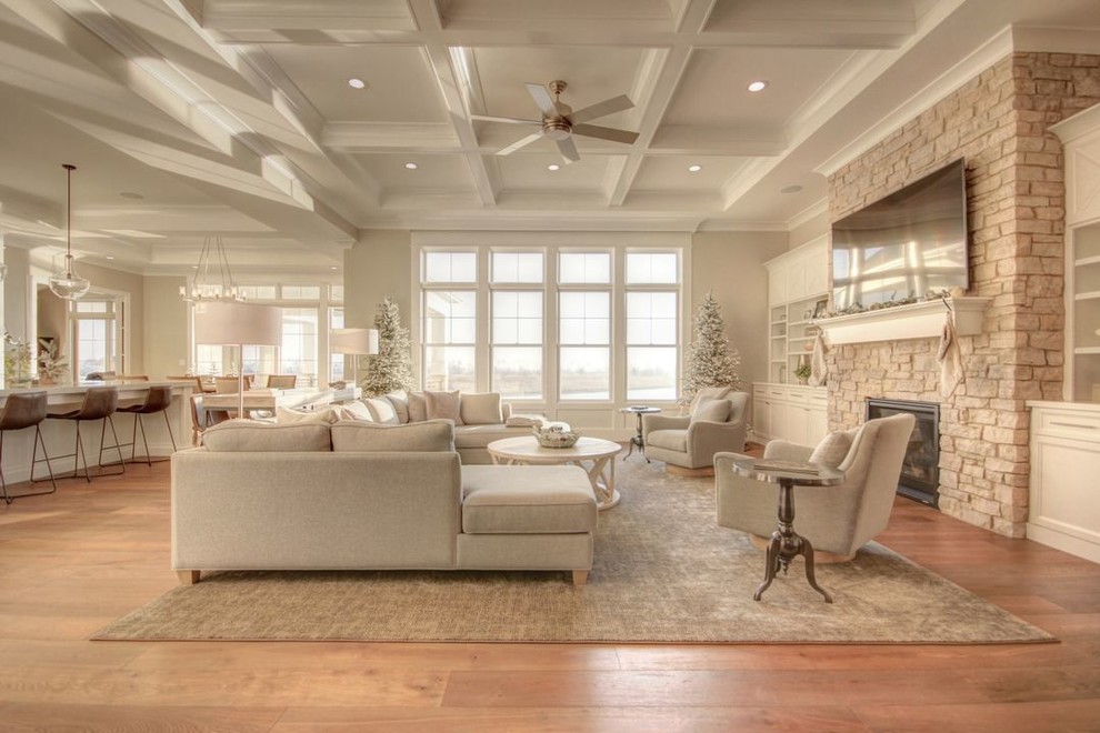 Transitional home design photo in Chicago