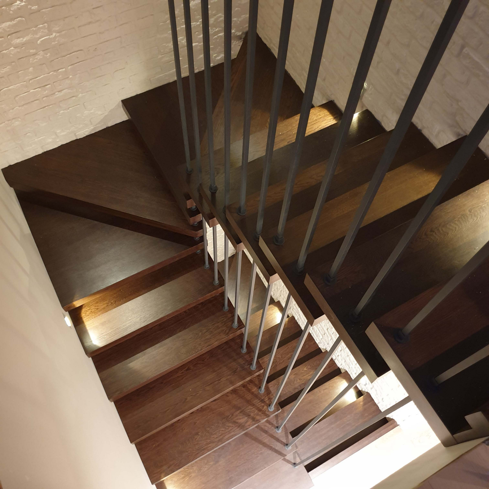 Лестницы из металла