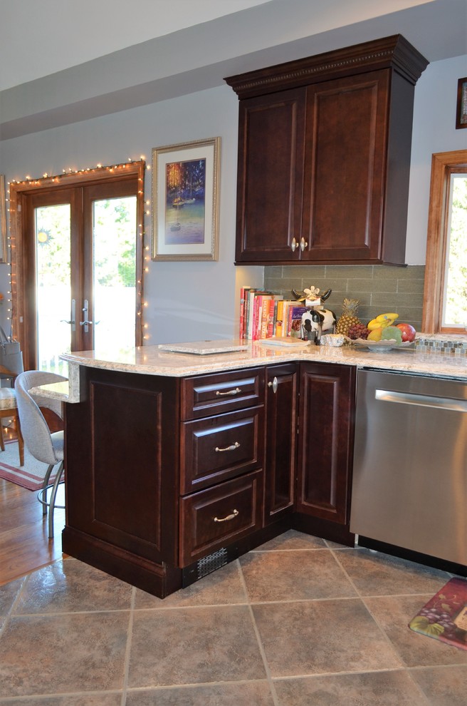 Transitional kitchen photo in New York