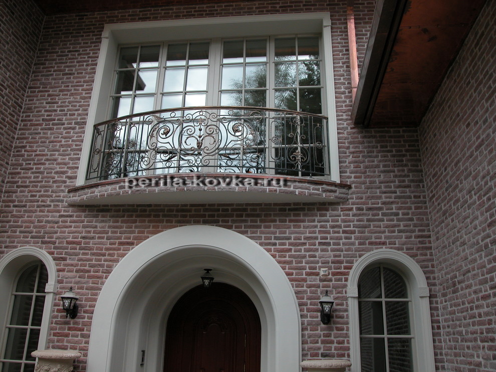 На фото: балкон и лоджия в современном стиле с