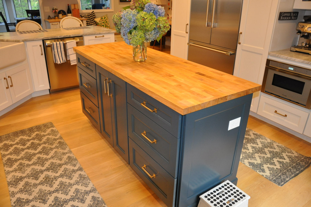 Example of a transitional home design design in Boston