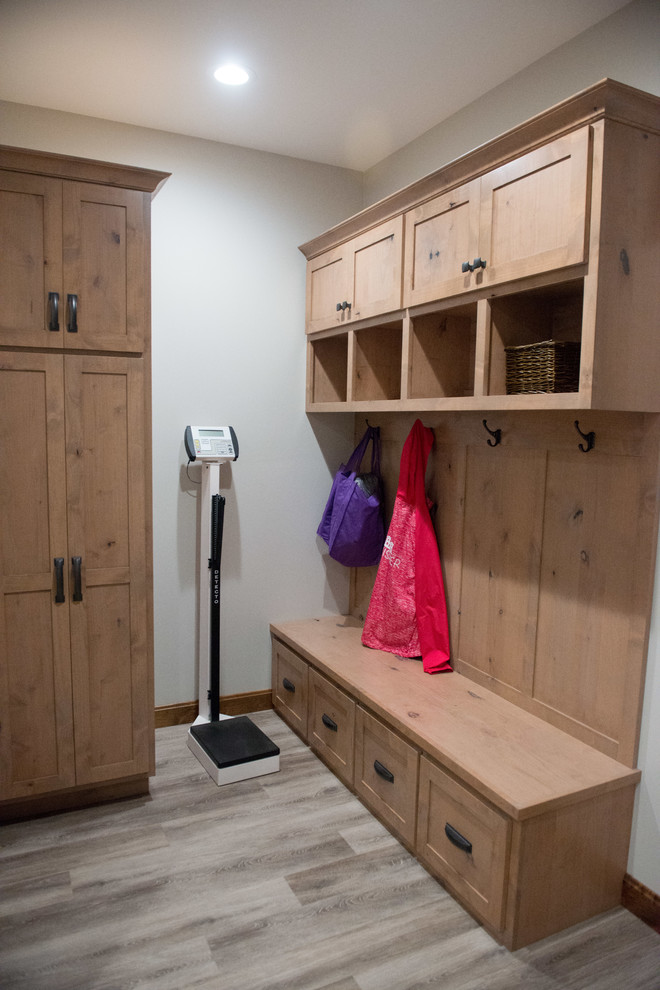Example of a large mountain style u-shaped laminate floor utility room design with an undermount sink, shaker cabinets, light wood cabinets, granite countertops, white walls, a side-by-side washer/dryer and multicolored countertops