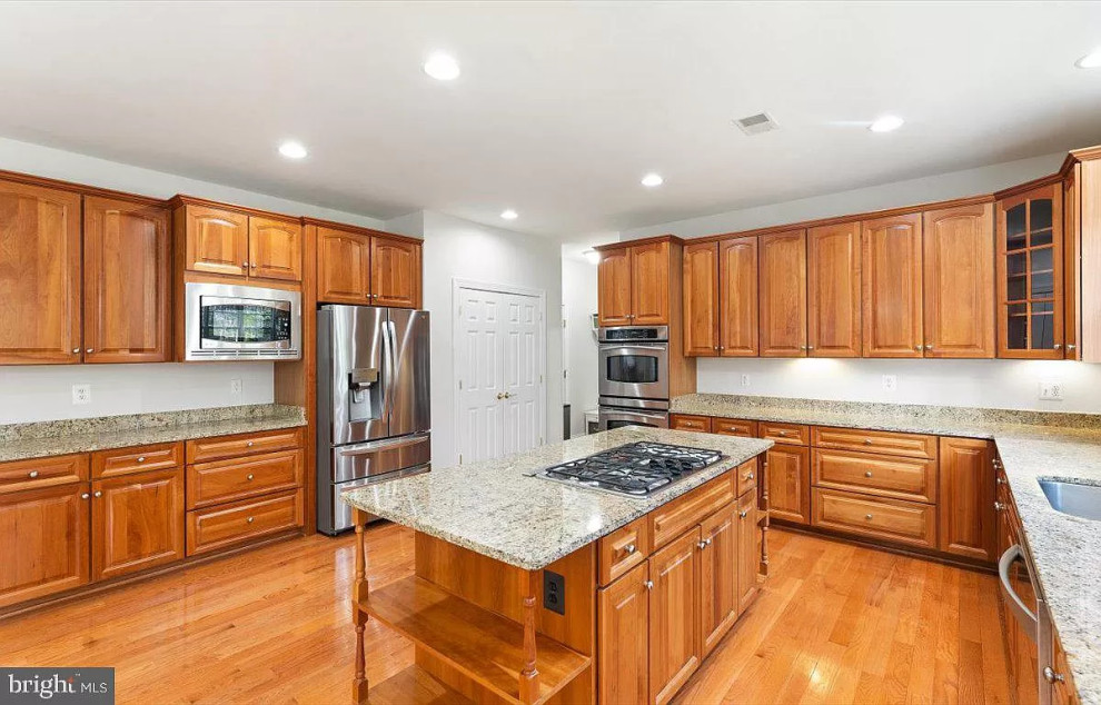 Backsplash to match golden oak