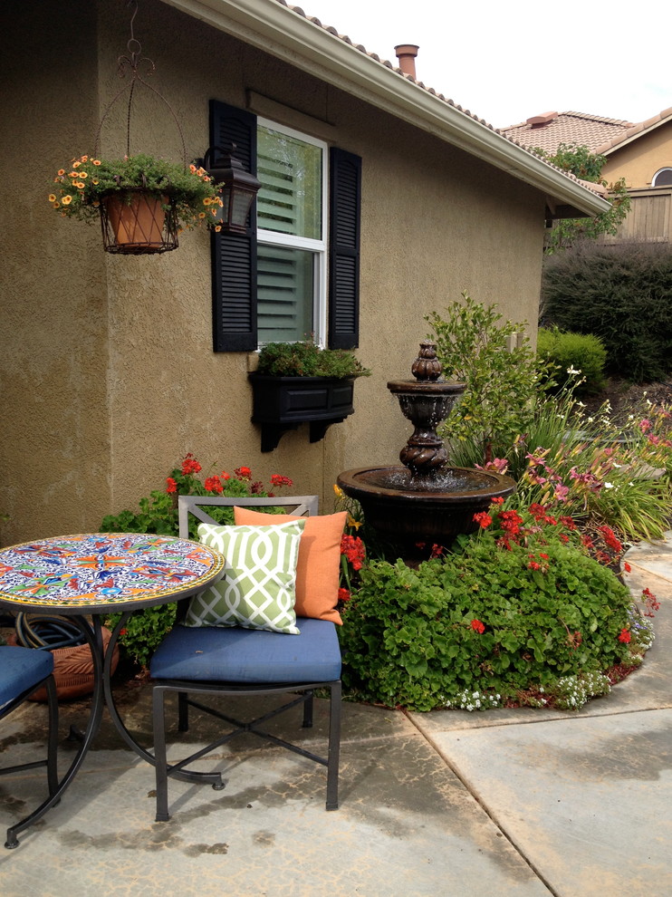 Photo of a traditional patio in Sacramento.