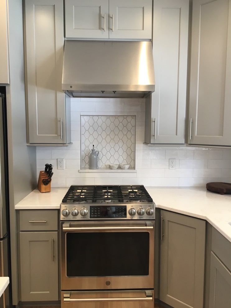 Kitchen - transitional kitchen idea