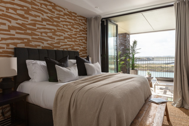 The Yard contemporary-sovrum