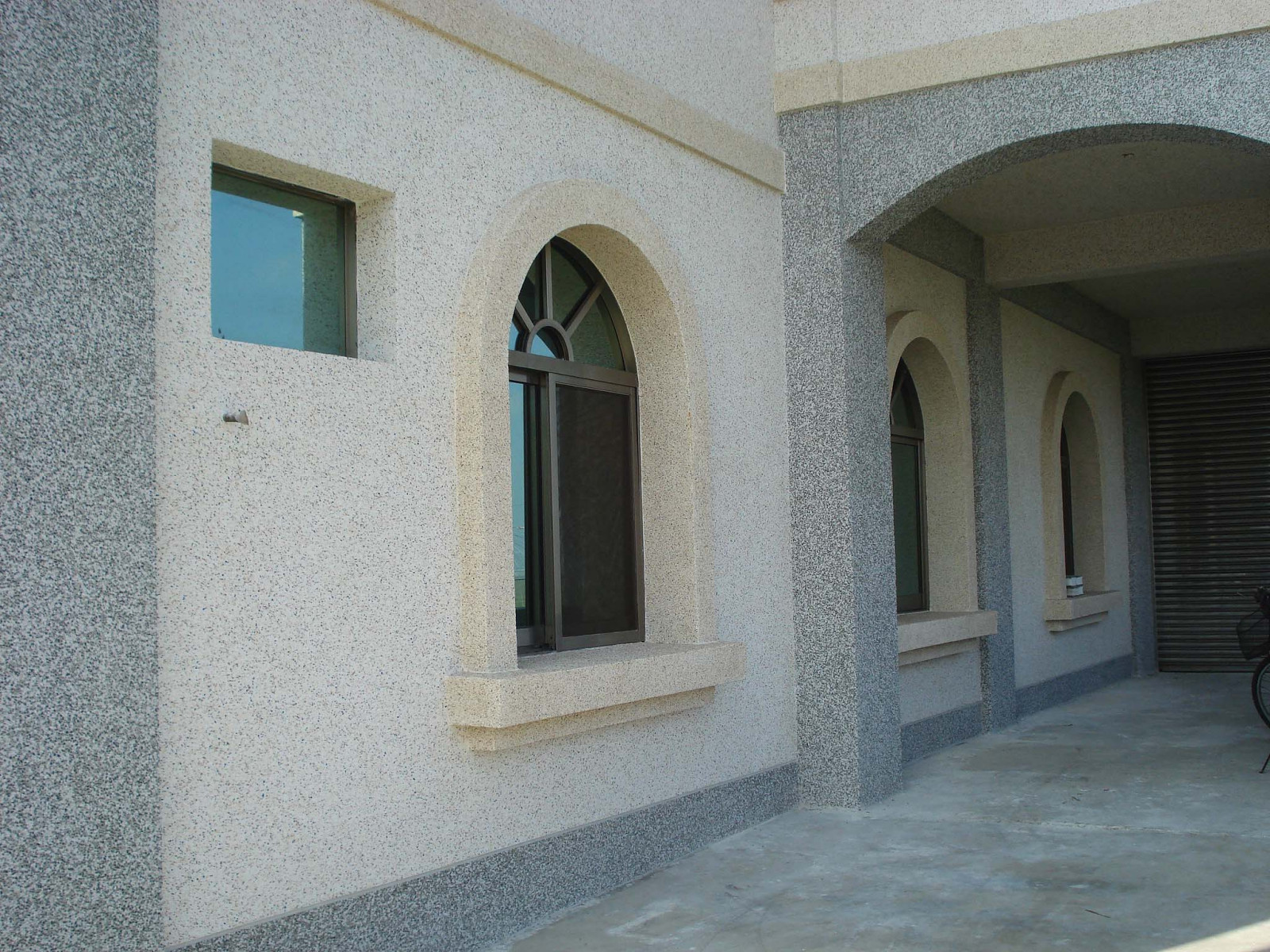 Натуральная Мозаика Галька на Сетке . Использование на фасадах зданий