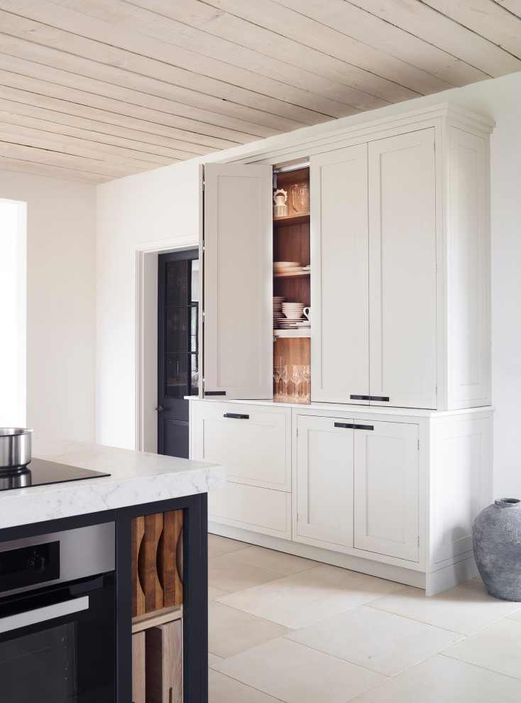 Inspiration for a classic kitchen in London.