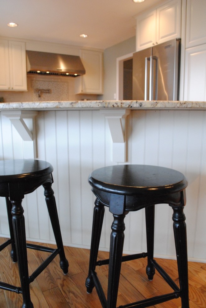 Transitional kitchen photo in DC Metro