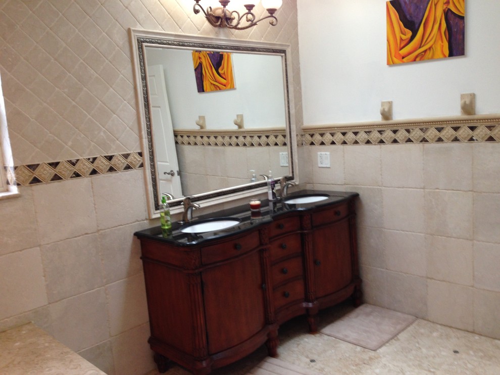 Home design - transitional home design idea in Chicago