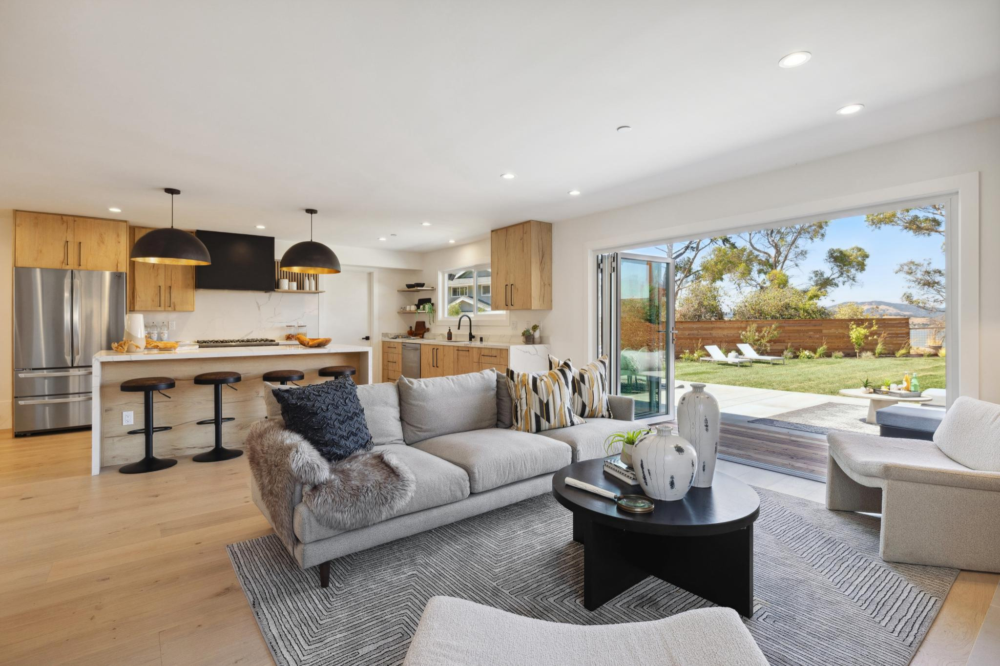 HOME STAGING