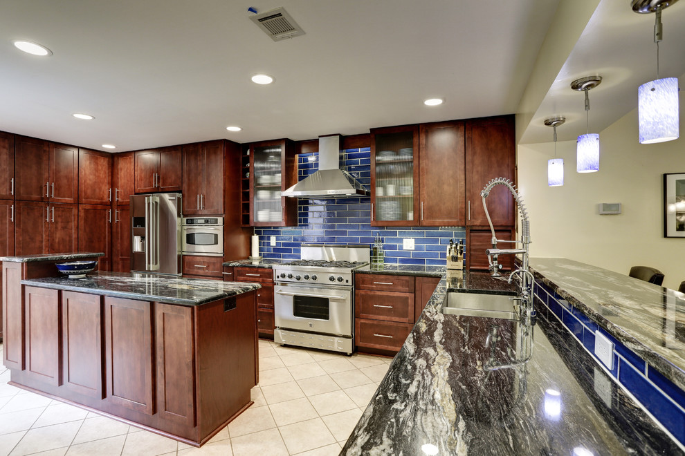 Example of a transitional kitchen design in DC Metro
