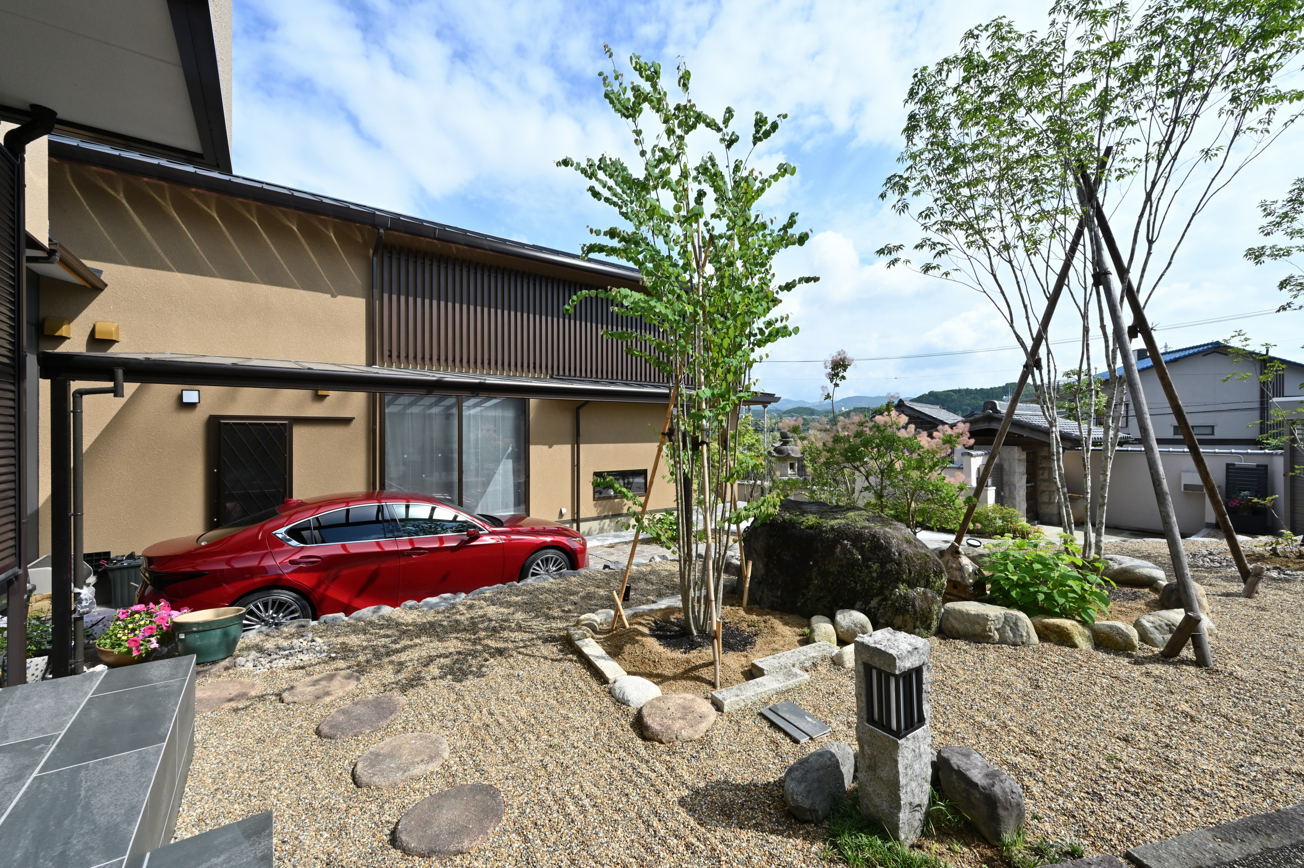 巨大なおしゃれな庭 (庭石) の画像 75選 - 2026 年 5月 | Houzz (ハウズ)