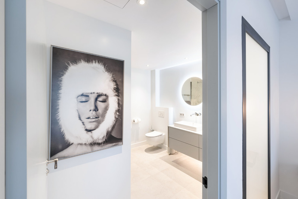 Стильный дизайн: большая главная ванная комната в скандинавском стиле - последний тренд