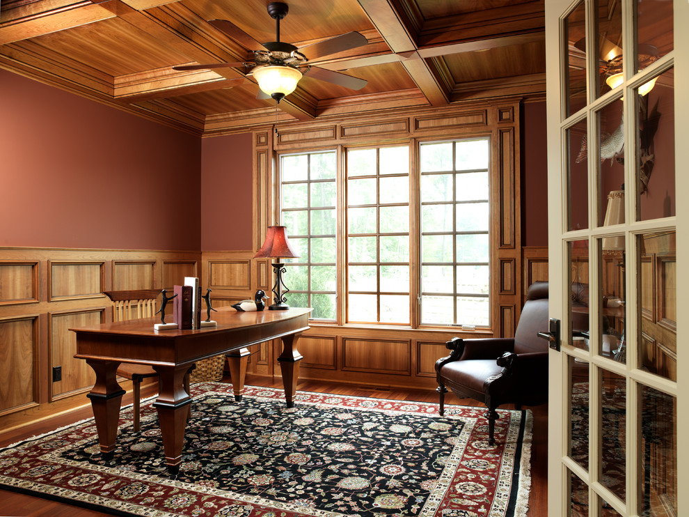 Inspiration for a traditional home office in Cleveland.