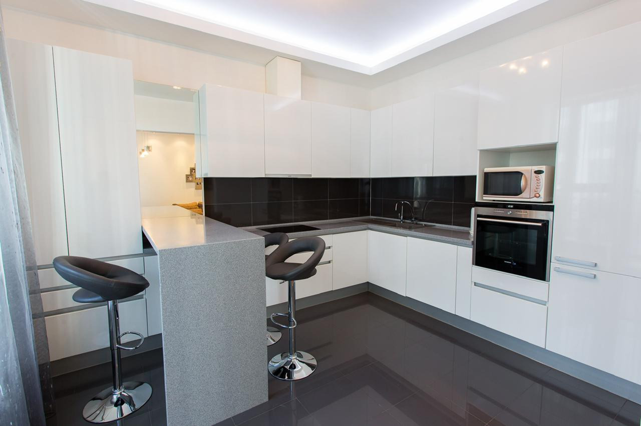 Кухни под заказ (белый глянец)