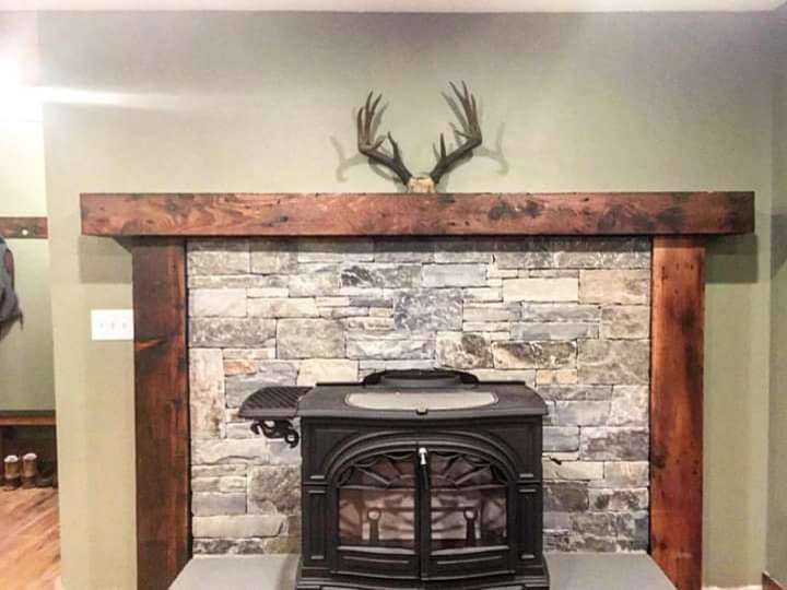 Example of a mountain style home design design in Seattle