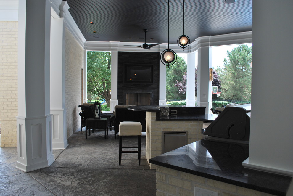 Transitional home design photo in Indianapolis