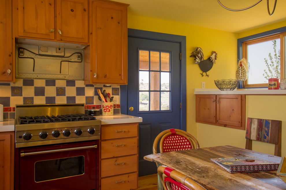This is an example of a country kitchen in Denver.