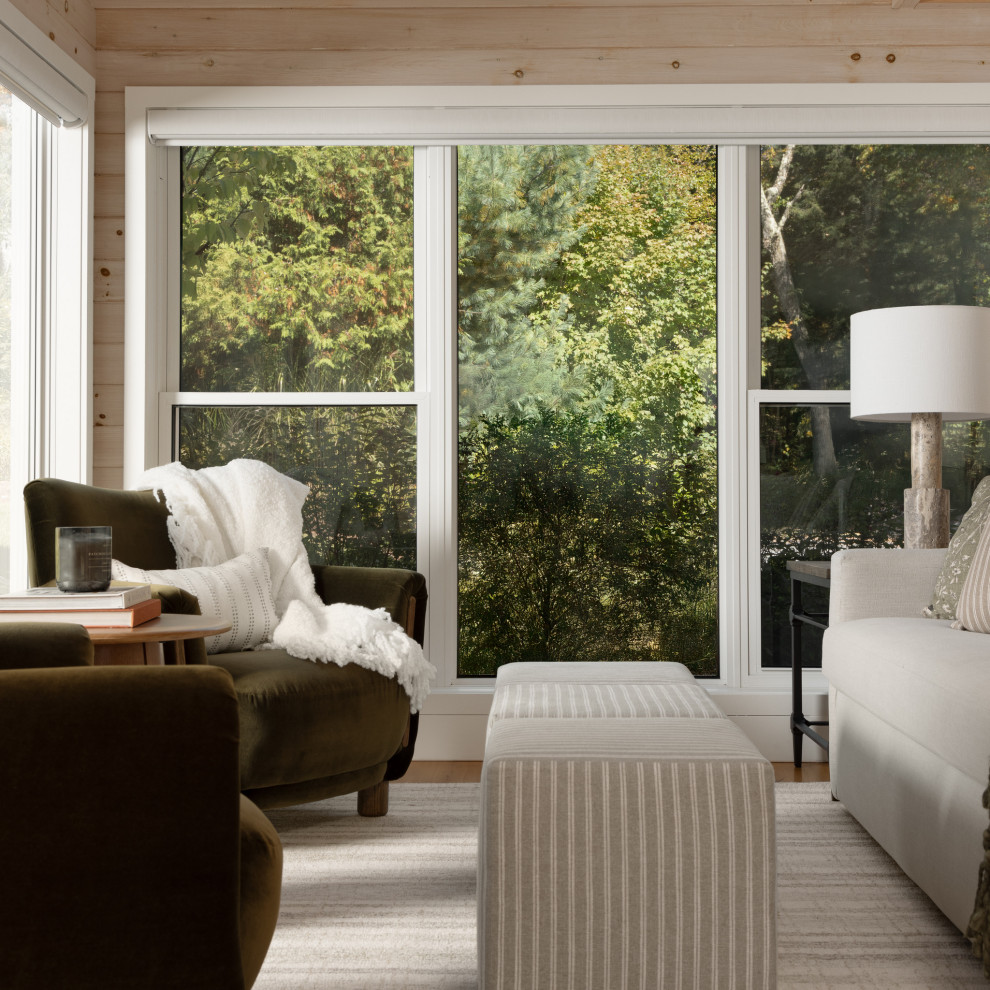 Example of a transitional home design design in Toronto
