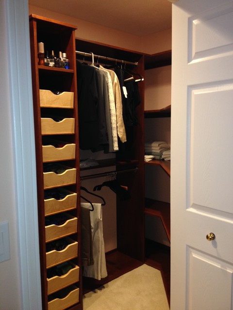 Wolf Run Village Lane traditional-cabinet