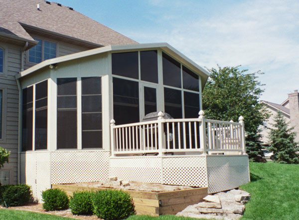 Mid-sized transitional home design photo