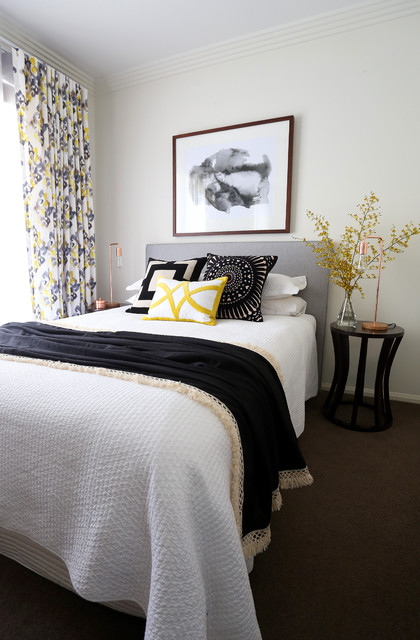 Yellow and Black contemporaneo-camera-da-letto