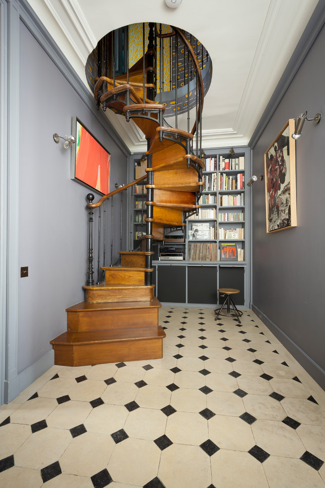 This is an example of a mid-sized eclectic foyer in Paris.
