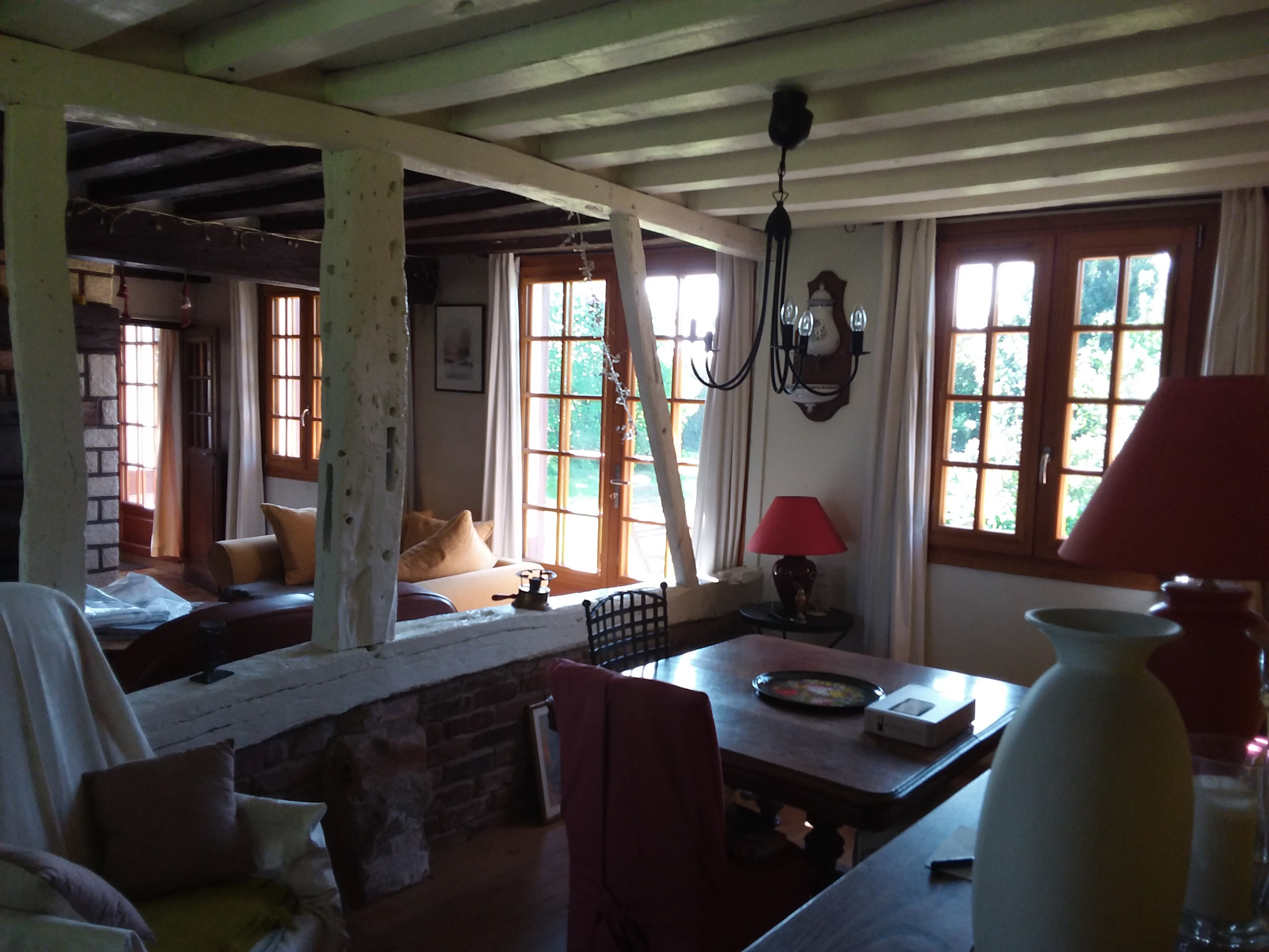 Décoration d'une salle à manger dans une longère normande