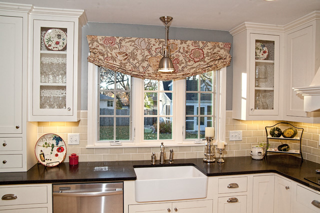 White Kitchen traditional-kitchen