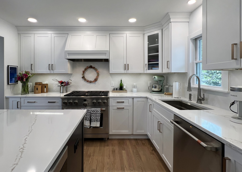 Transitional kitchen photo in New York