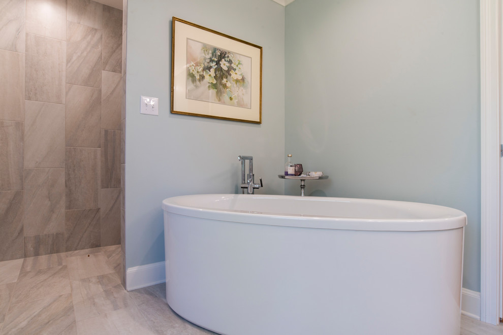 Inspiration for a transitional home design remodel in Miami