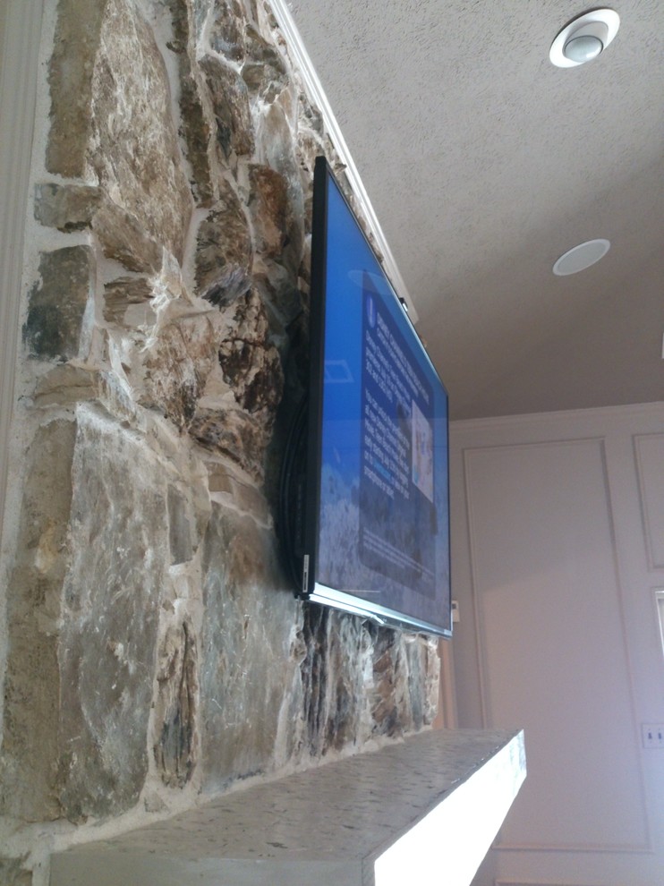 Example of a classic living room design in Dallas with a wall-mounted tv
