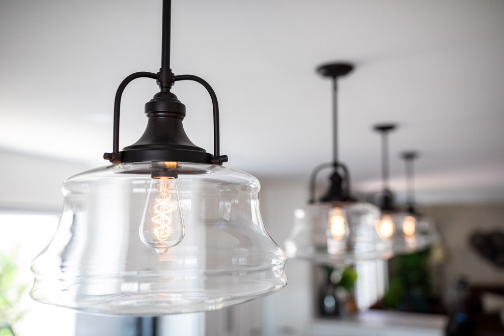 Home design - transitional home design idea in Orange County