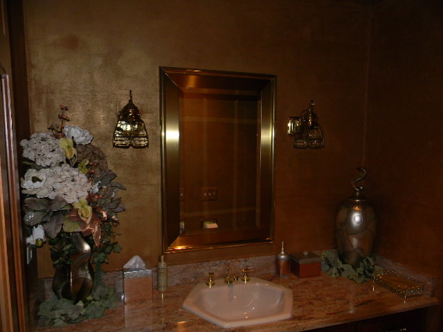 Photo of a traditional powder room in Detroit.