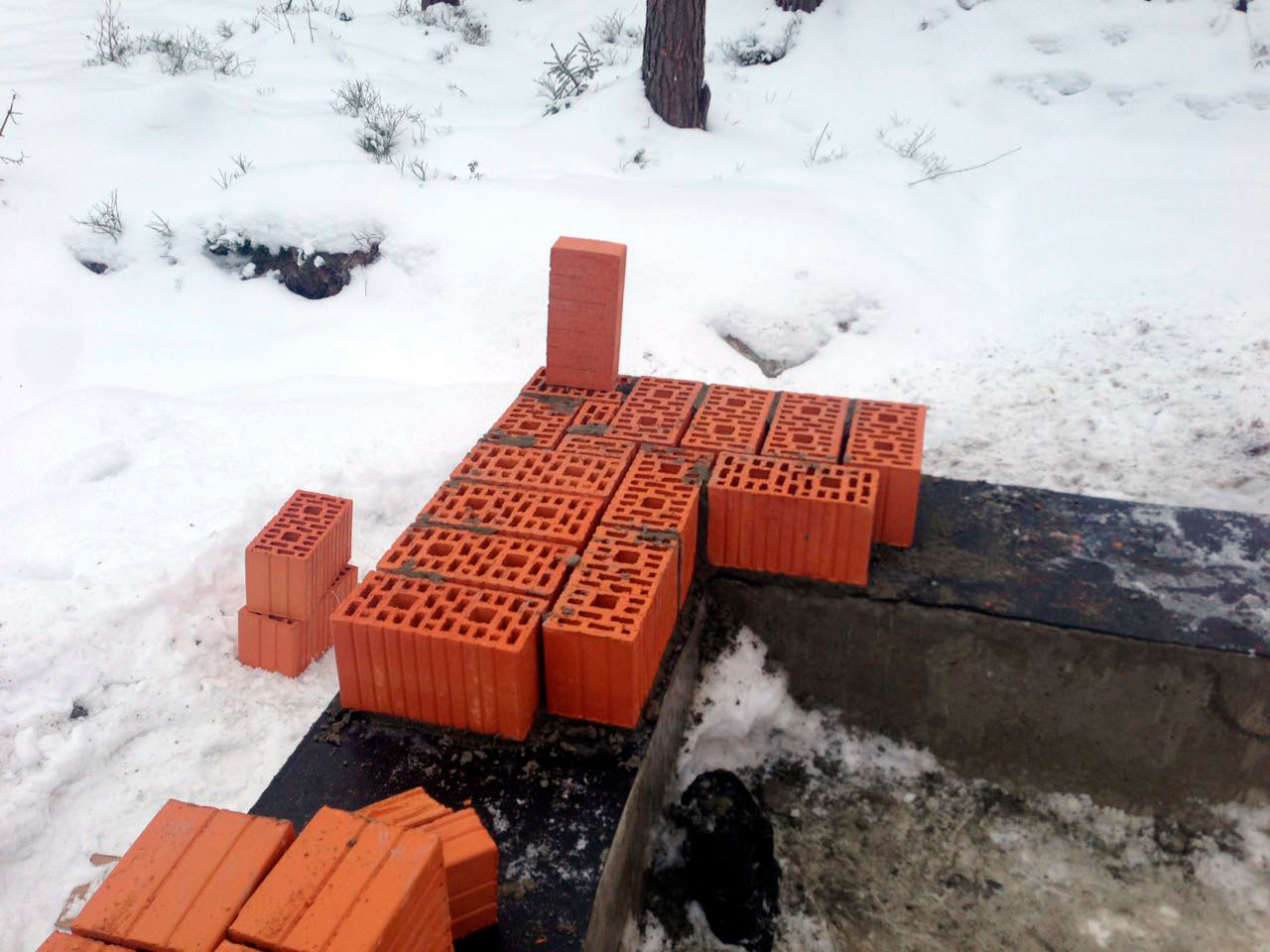 Дом из кирпича в "Охтинском парке"